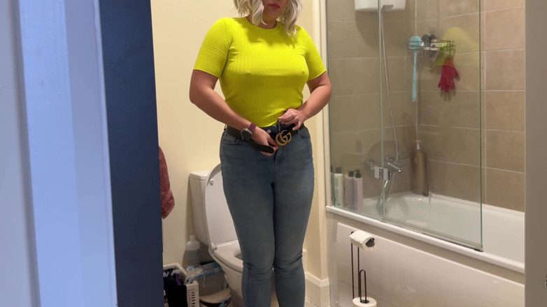 Emma Voyeur: Molhando Meus Jeans Depois Do Vídeo Falso E Estúpido