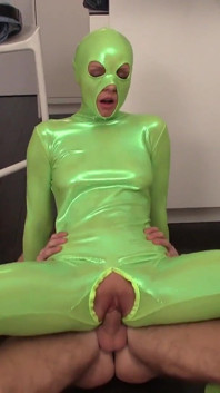 He Fucks His Girlfriend Wearing a Very Fetish Green Latex