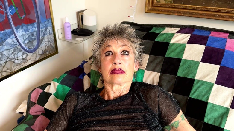 FromThisNight: Ragazza con sigaro che fuma - e poi scopa e succhia