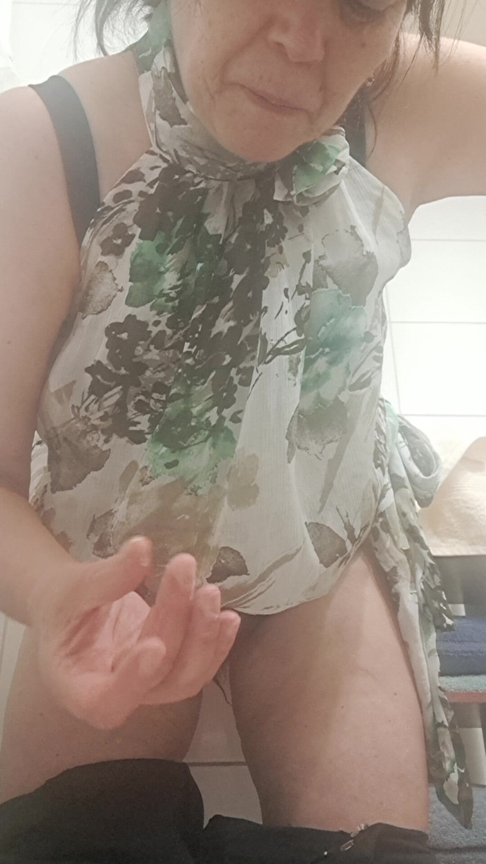 Mommy big hairy pussy: 火辣、毛发浓密的继母