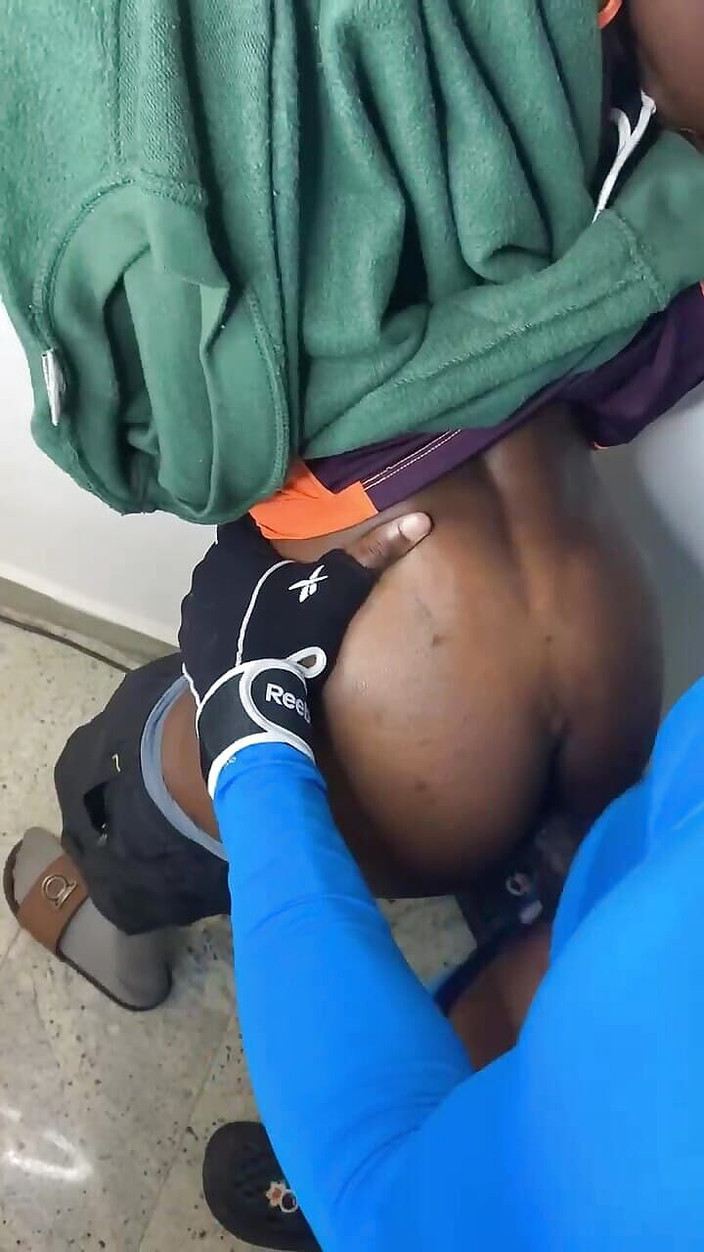 Stilesbhalifa1: Gym, garçons sexy, sexe dans le couloir