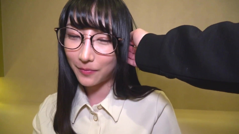 Strix: Miho, style sans capote : une beauté lisant toujours dans le...