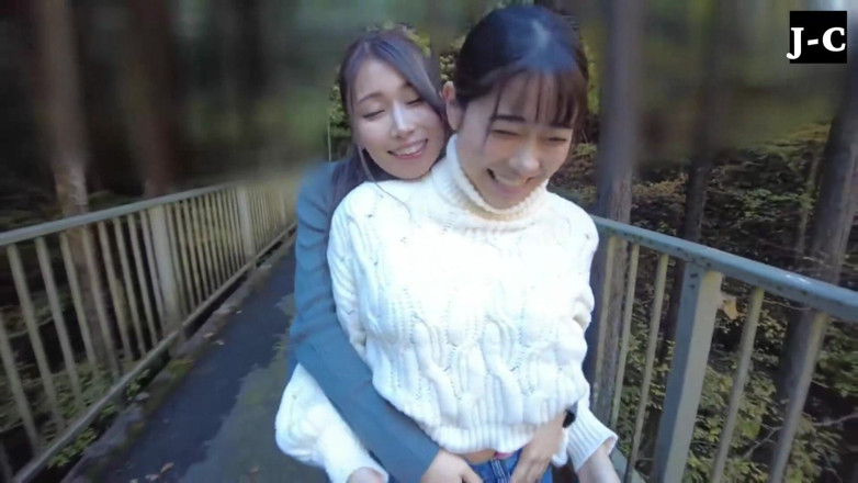 J-Cams: Dua wanita berbagi kencan berani dari ciuman basah dan keinginan...