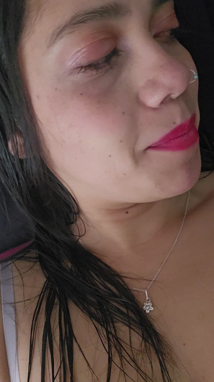 Sweetscarlett: Scarlett touche sa chatte mouillée