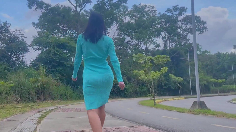 Jenifer Play: Vado a fare una passeggiata e un ragazzo della strada...