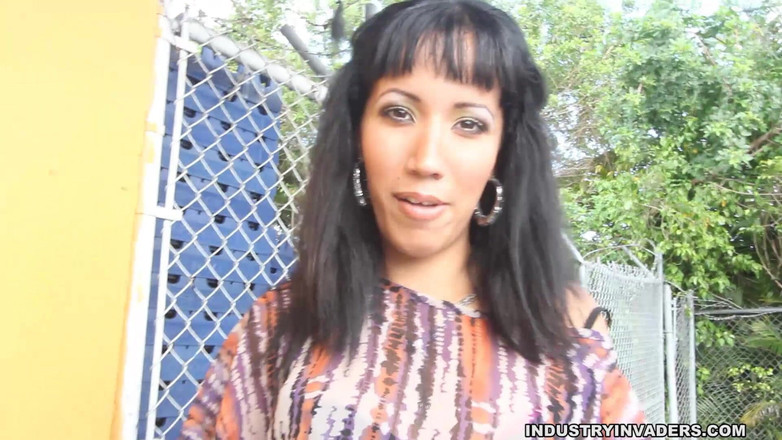 Naked Hustlers: Cornerstore Nina