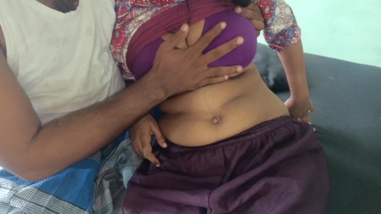 Laxi ammu: Percintaan panas Tamil
