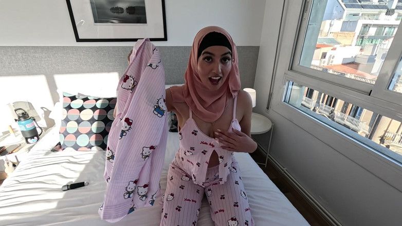 Aaliyah Yasin: Hijabi Wife Gets Fucked by Husbands Best Friend