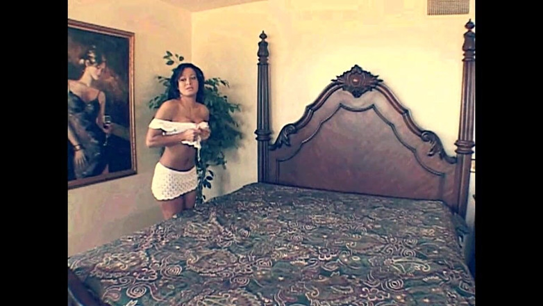 Vintage megastore: Amerikaanse interraciale vintage neukpartij voor een brunette en een grote...