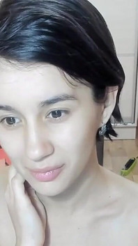 Sexy Myla_angel se usmívá před kamerou