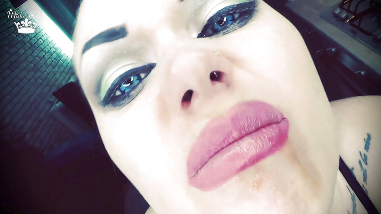 Goddess Misha Goldy: 巨人吃 5 个偷了钥匙的贞操带奴隶！