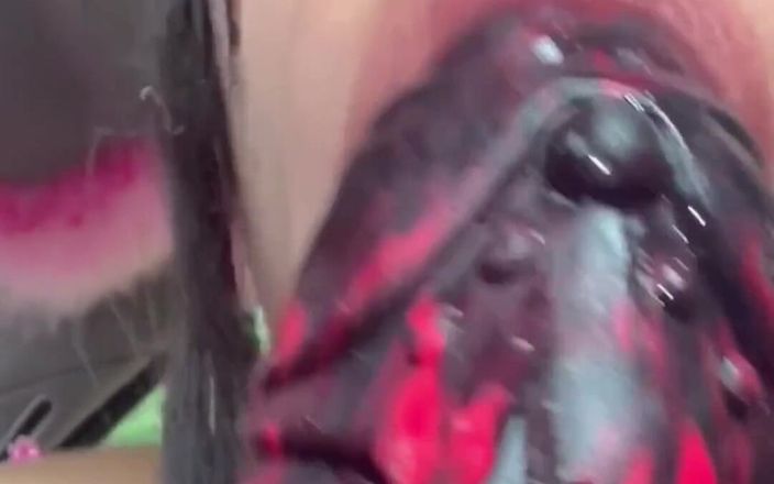 theunholychi: Bú cu giả ướt át trên hàng ghế sau