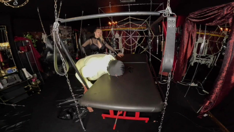 Queen_of_BDSM: Leck Meine Natursekt-liege Sauber!