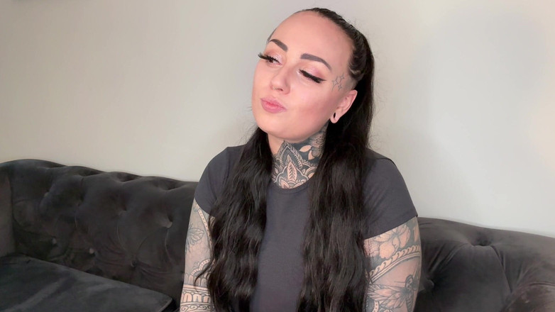 Miss Valentina: 彼女の背後で