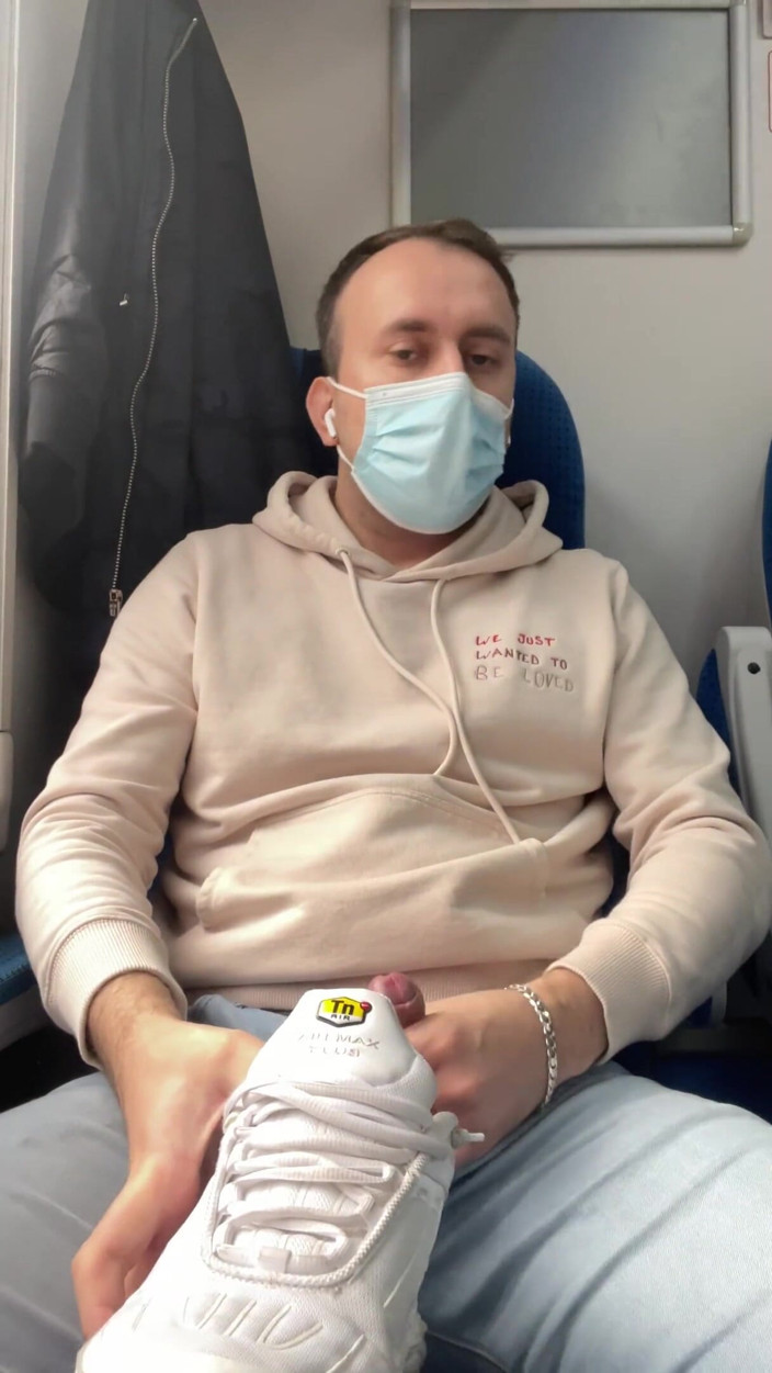 SmellySoxBro: Příběh zlého chlapce ve vlaku