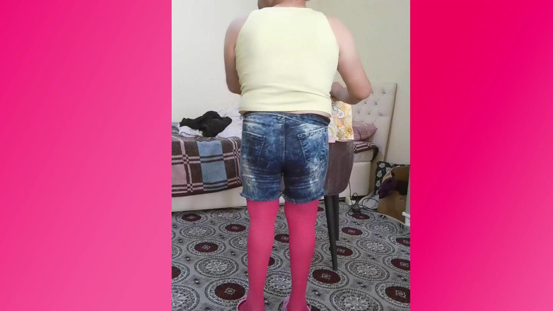 Crossdresser Beyza: Beyza Crossdresser mặc váy ngắn quần đùi