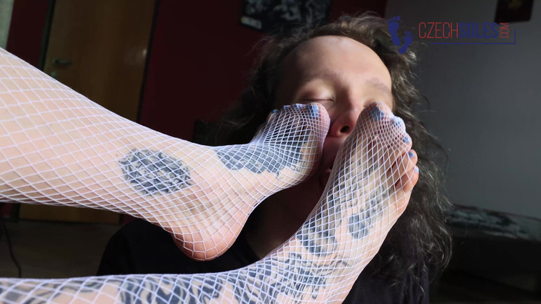 Czech Soles - foot fetish content: Сексуальная домохозяйка обслуживает поклонение ступням
