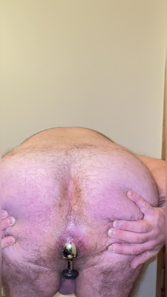 Anal Steve: Anal Steve em sua tanga azul mostrando seu corpo e...