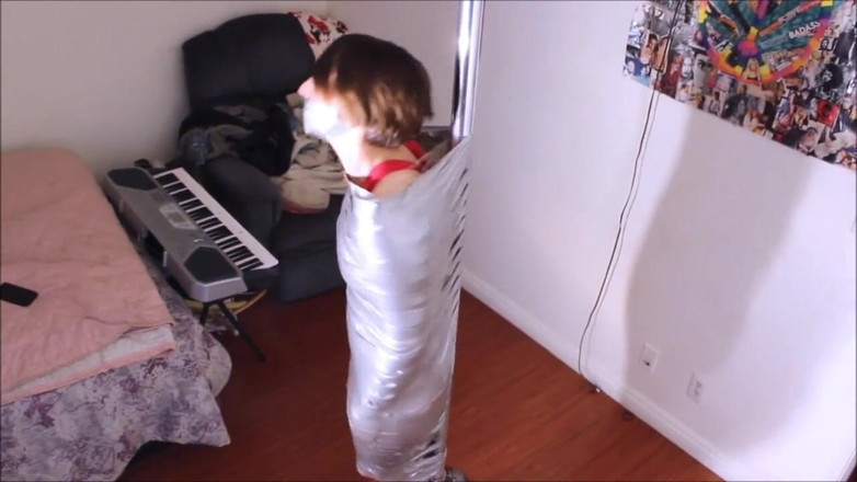 Selfgags classic: Betrapt in wraptivity!