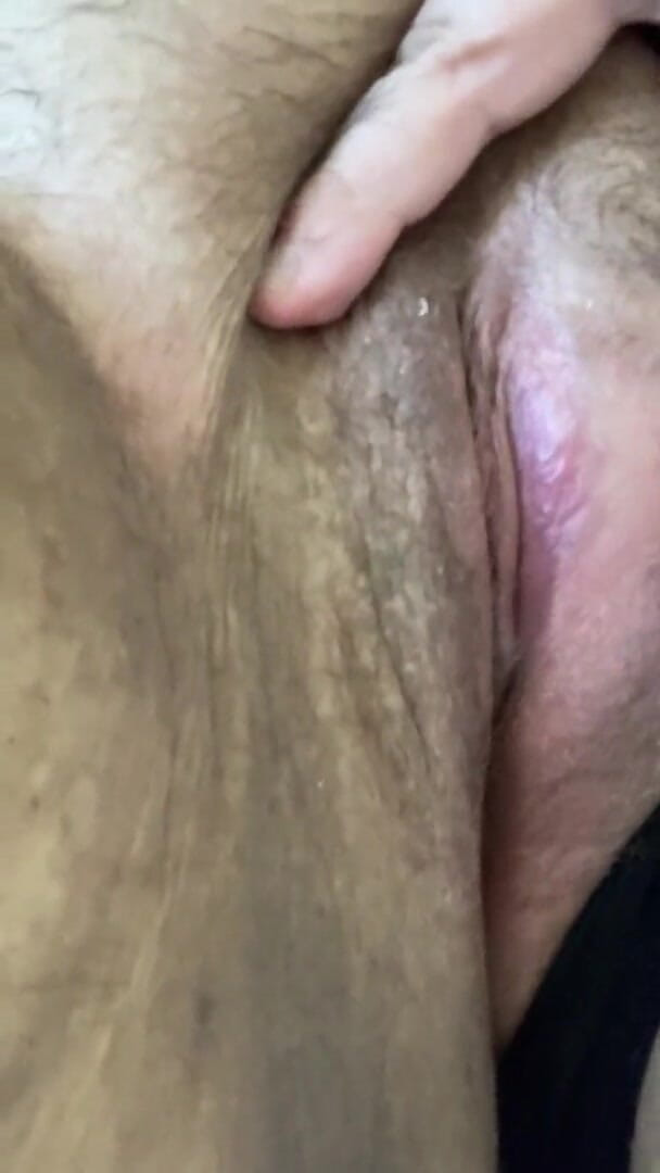 Real homemade BBW BBC porn: Bbwbootyful ถูเม็ดแตด แยกหีอ้วนขนดกโชว์