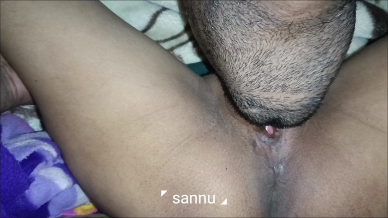 Deshi bhabhi24: Je velmi příjemné lízat manželčinu kundičku po aplikaci mléka denně