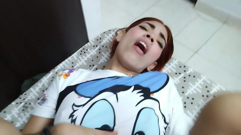 Evanyelyn: 나는 쉬기 전에 그를 따먹기 위해 형의 옷장에 숨어