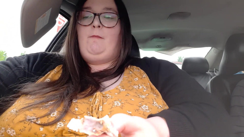 SSBBWLadyBrads: Ssbbw bbw geniet van kfc vingerlikken