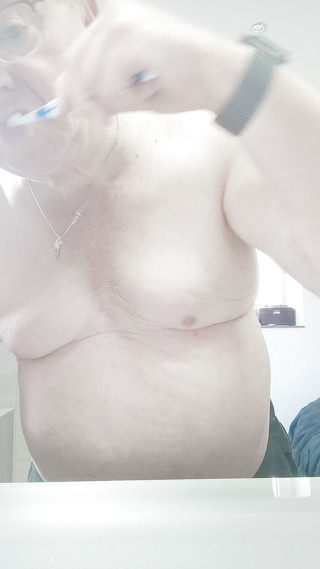 Karlchengeil: Seins qui se balancent