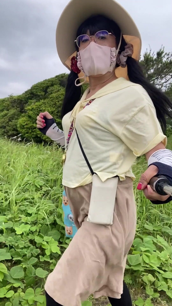 megu2002: No. 261：在海滩上裸体漫步