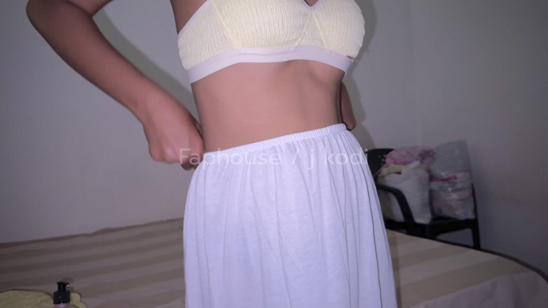 J kodi: Se îmbracă pentru clasă, fată drăguță de 18 ani, figură sexy
