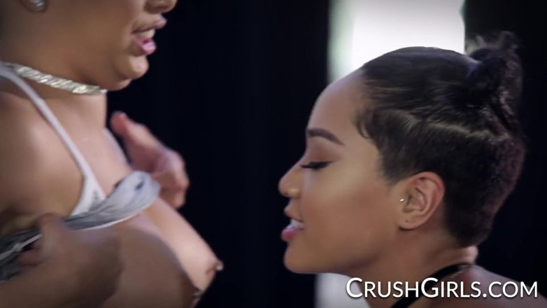 Crush Girls: Crush Girls - Honey Gold przyłapuje przyrodnią siostrę Aaliyah Hadid na...