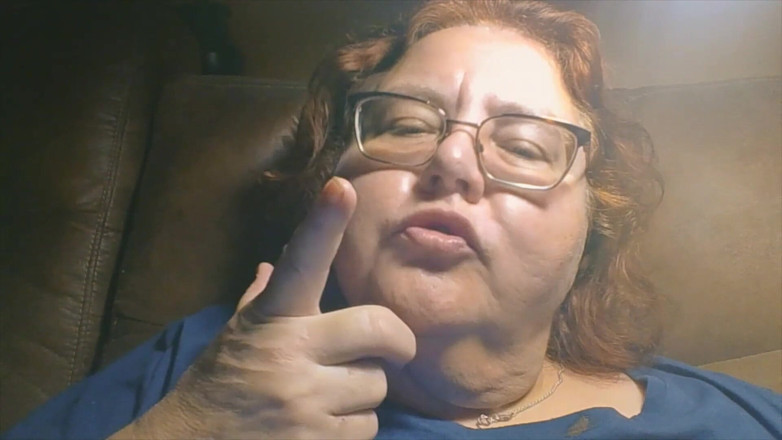 BBW nurse Vicki adventures with friends: Eu brinco com meus peitos e expresso leite para você!...