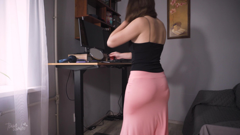 Teasecombo 4K: Dilema garis panty line dengan rok maxi yang tipis