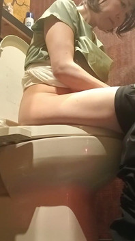Japanese MILF Peeing