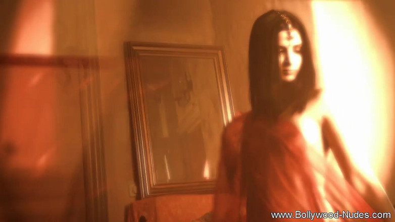 Bollywood Nudes: Máy bay bà già đến từ Ấn Độ biết cô ấy là một người đẹp