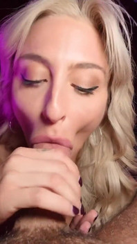 Vip pokoj ep.5 drobná blondýnka Kathryn Mae dostane