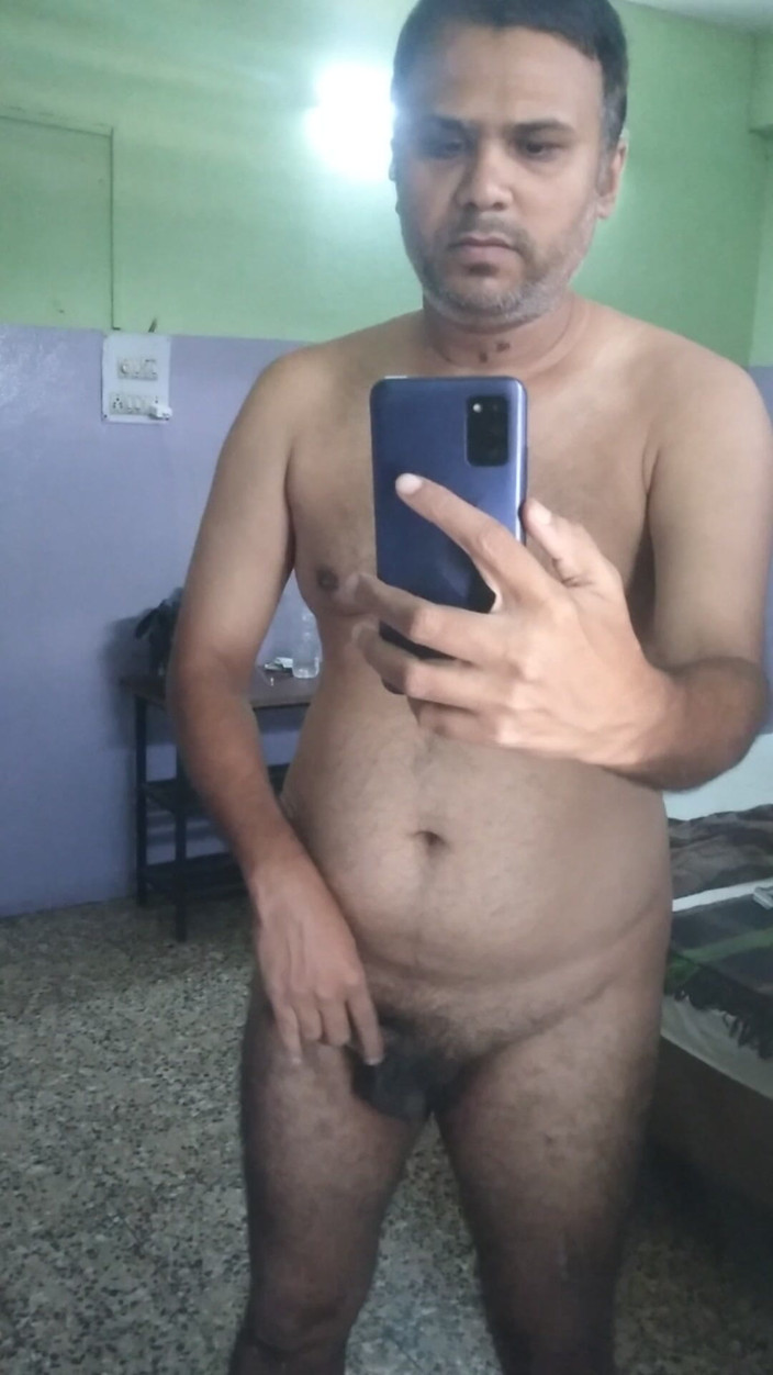Nani Top: Jocul cu futai cu pula mea goală este complet gratuit...
