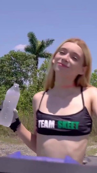 Muddy Hotties Aria Banks dan Jessica Marie Menjadi Kotor Di Atvs dengan Nicky