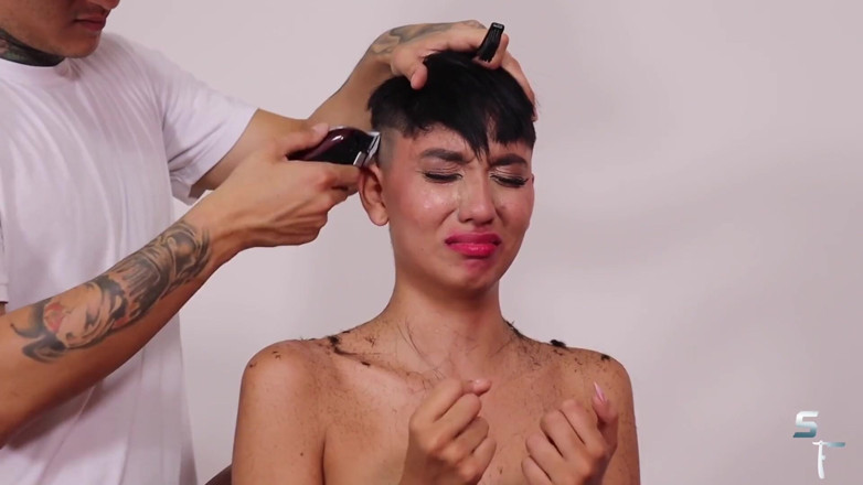 Shave Flix: Alice aur Lizzie