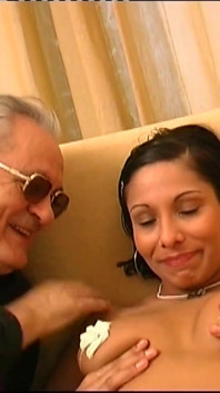 Lizaj i pieprzyć moją kremowa owłosioną brunetkę cipki