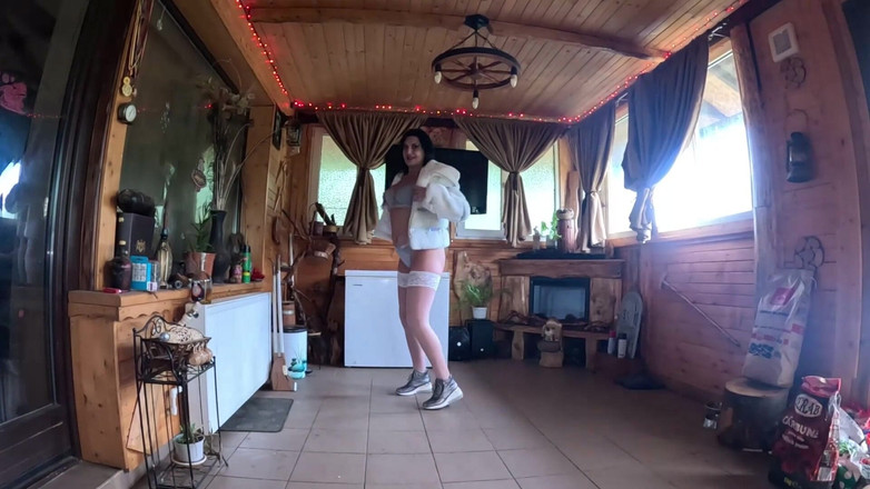 MilfyCalla: Vreau să mă ajuți să aleg o haină de blană...