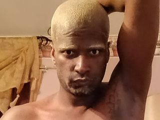 Marcus Shakur: Înainte de duș în februarie