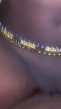 Hardcore ebenová teenagerka jezdí na tvrdém velkém černém péru v krémové šťavnaté kundičce cowgirl POV