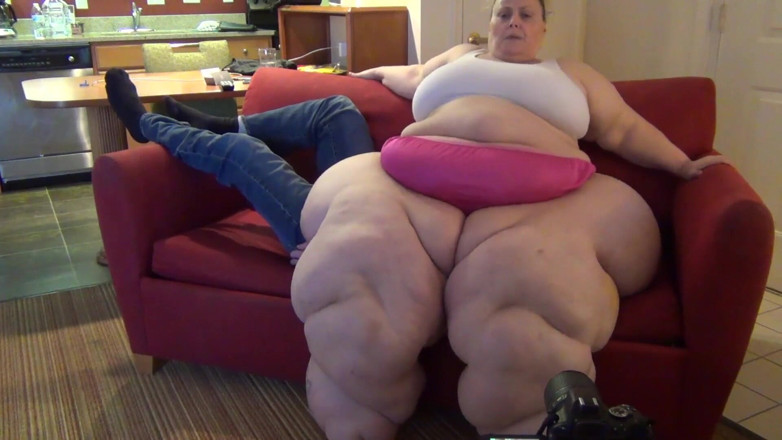 Full Weight Productions: Bobbi Jo smashes him into the sofa