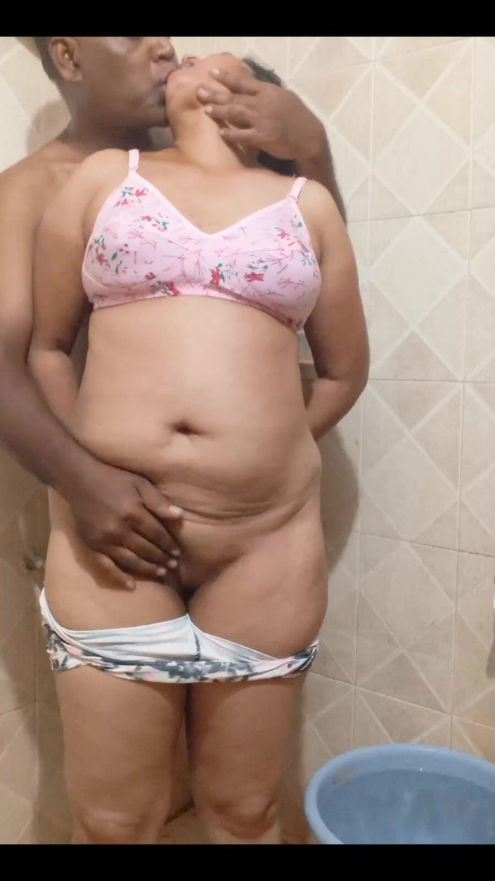 Sexy sindu: Hot Indian Couple Super Bathing Sex Video