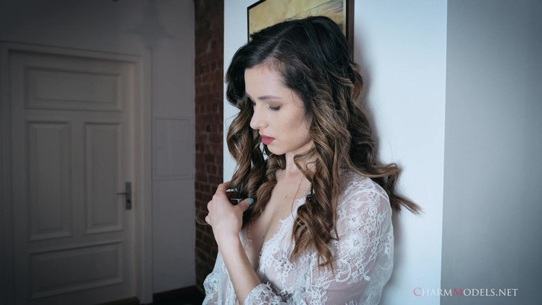 CharmModels: Джозі схожа на білого ангела з оголеними грудьми