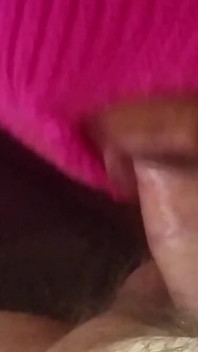 Cachonda tetona casada milf disfruta apretando una polla hasta que recibe un bocado de esperma caliente