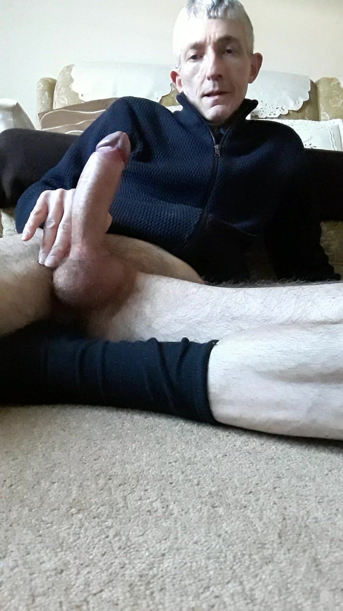 James Dirty Boy: Masturbuje v obývacím pokoji