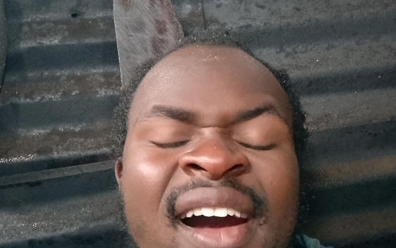 Cumming Looks Good