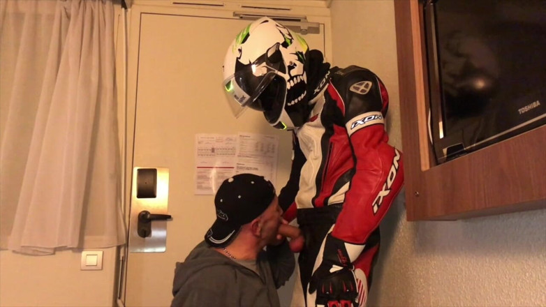 HUMLIATION AND SPANKING PORN: Demütigung im hotel mit fetisch-outfits, biker